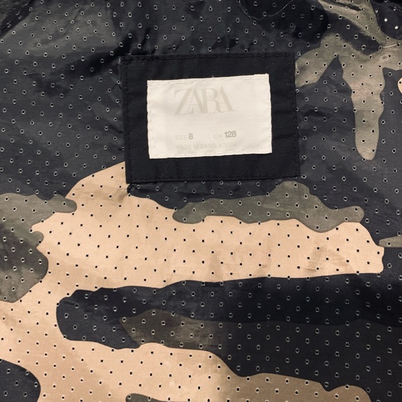 ZARA Kids • Black hooded wind and rain jacket • size Y 8 - Picture 3 of 4